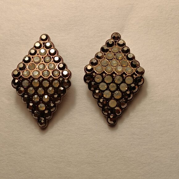 Chico's lot of 2 gold tone post back earrings - Picture 6 of 7